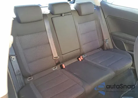 2010 Volkswagen Golf z USA, uszkodzony, nr VIN WVWBB7AJ6W303575